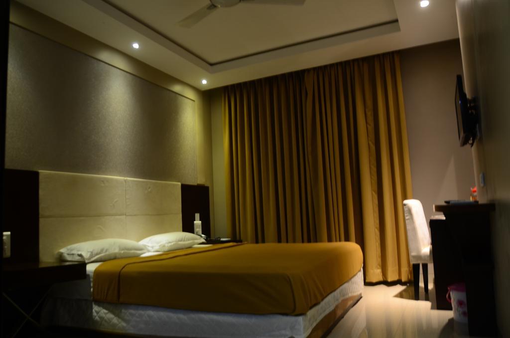 Hotel Blue Lagoon Daman Chambre photo
